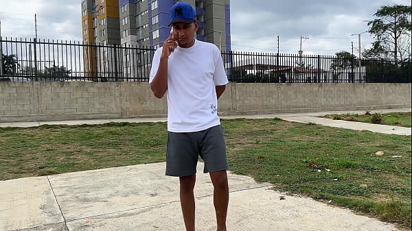 cito a una una descocida en el parque por una red social la convenzo de ir a mi apartamento y termino dandole una rica cogida por su estrecho culo hasta darle toda mi rica leche