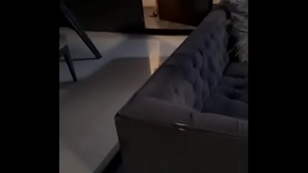 me toca rico mi jefe en el bano a puerta abierta