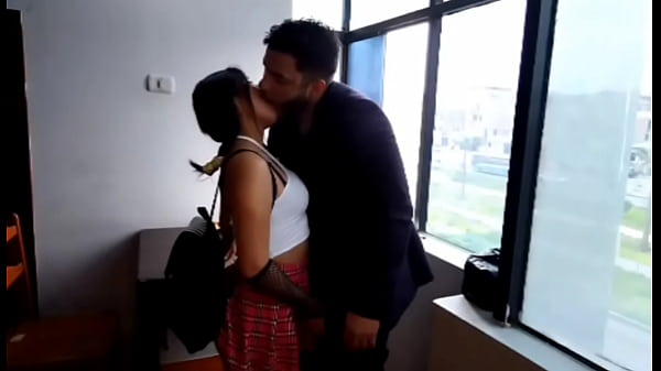 profesor le parte la concha a estudiante peruana 100 real